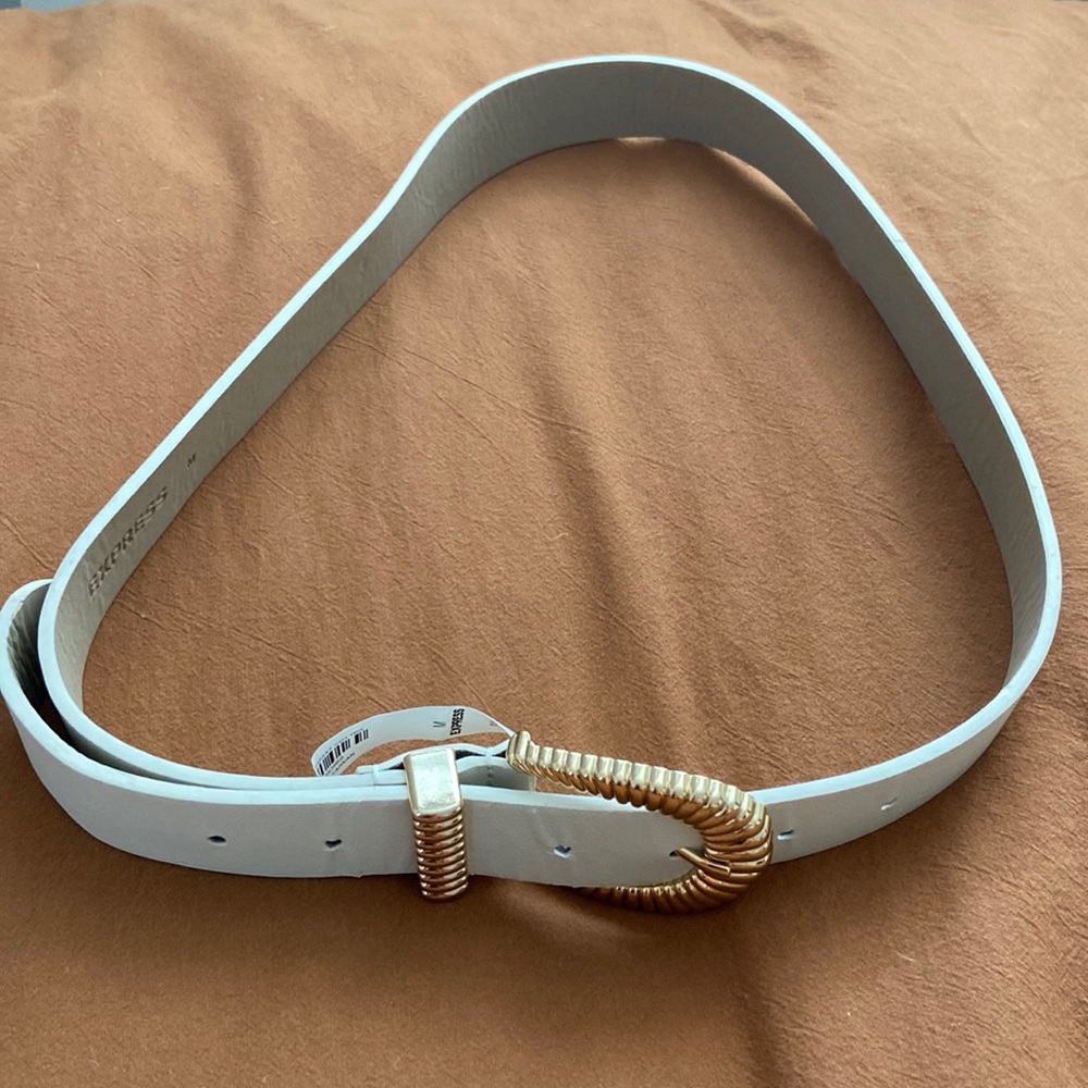 Express M white belt with gold color buckle